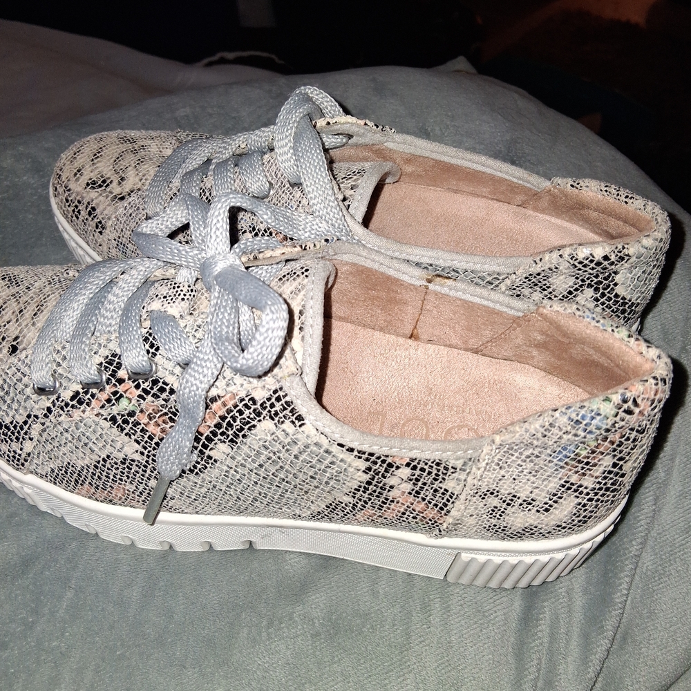 Chic Snakeskin Pattern Sneakers - image 6